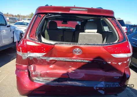 2011 Toyota Sienna Xle V6 из США, поврежденный, VIN 5TDYK3DC4BS108947